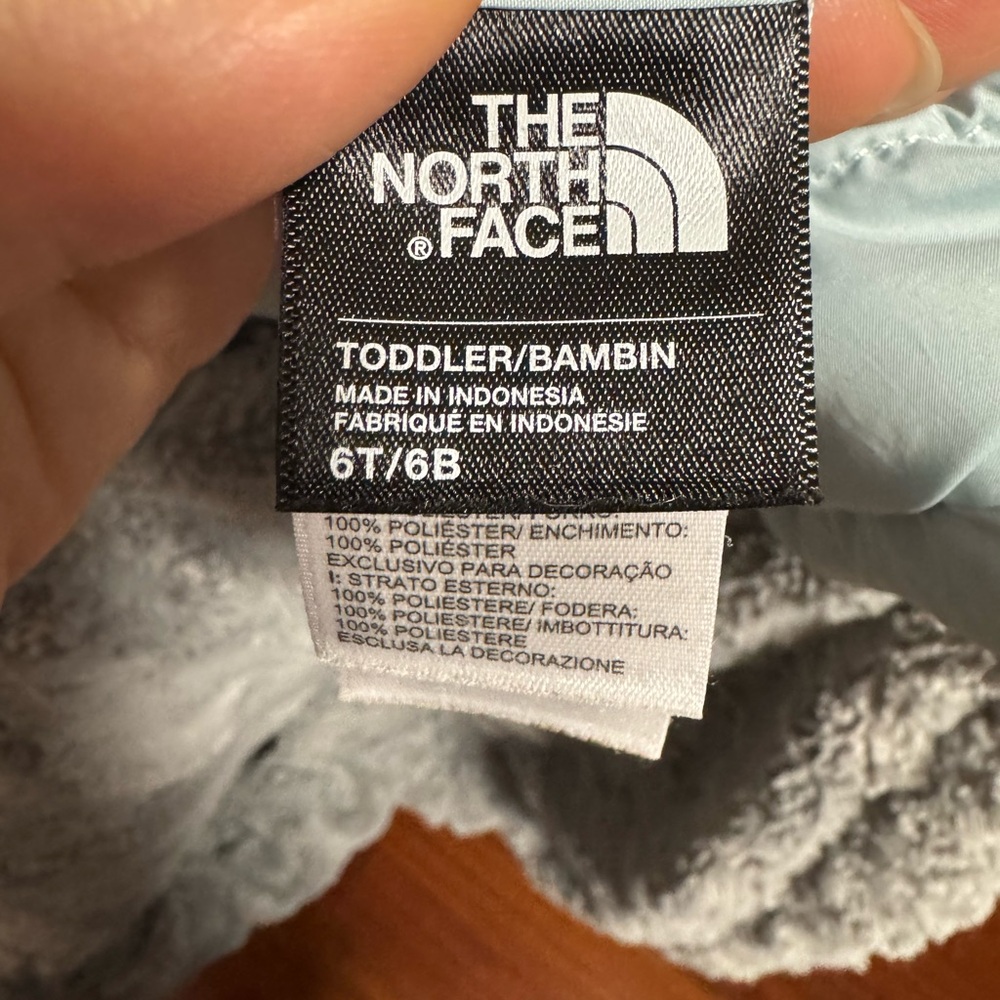 The North Face Reversible Gray Quilted Puffer Jacket - Picture 8 of 8